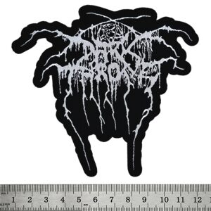Везана нашивка Darkthrone с бяло лого на черен фон до измервателна линия.