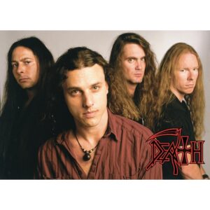 Групова снимка на Death с Chuck Schuldiner в центъра и логото на групата