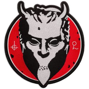 Детайлна снимка на нашивка GHOST за зашиване