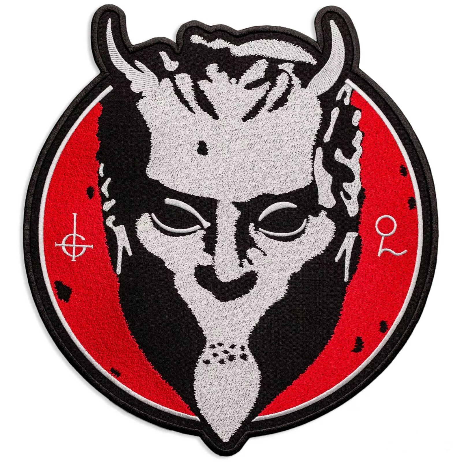 Детайлна снимка на нашивка GHOST за зашиване