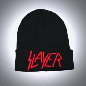 Черна зимна шапка Slayer с червено бродирано лого на предната част