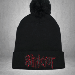 Черна зимна плетена шапка с помпон и бродирано червено лого на Slipknot