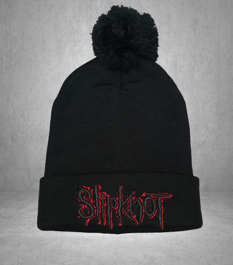 Черна зимна плетена шапка с помпон и бродирано червено лого на Slipknot