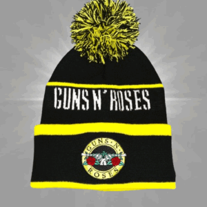 Черна зимна шапка Guns N' Roses с жълт помпон и лого