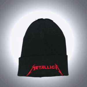 Черна зимна плетена шапка с бродирано червено лого на групата Metallica