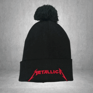 Черна зимна плетена шапка на Metallica с помпон и червено лого на предната част