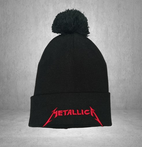 Черна зимна плетена шапка на Metallica с помпон и червено лого на предната част