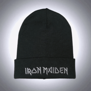 Черна зимна шапка Iron Maiden с подгъв и сребристо бродирано лого на групата