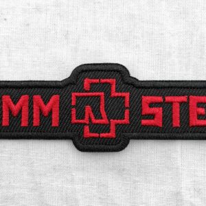 Квадратна нашивка Rammstein с червено бродирано лого и надпис върху черен текстилен фон