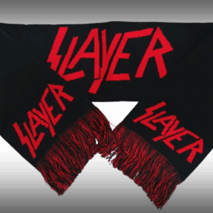 Плетен черен шал Slayer с големи червени надписи и двуцветни ресни в краищата