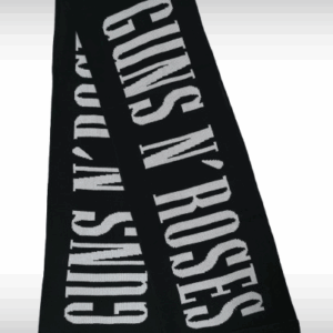 Детайлен изглед на плетката на плетен рок шал Guns N' Roses в черно и бяло