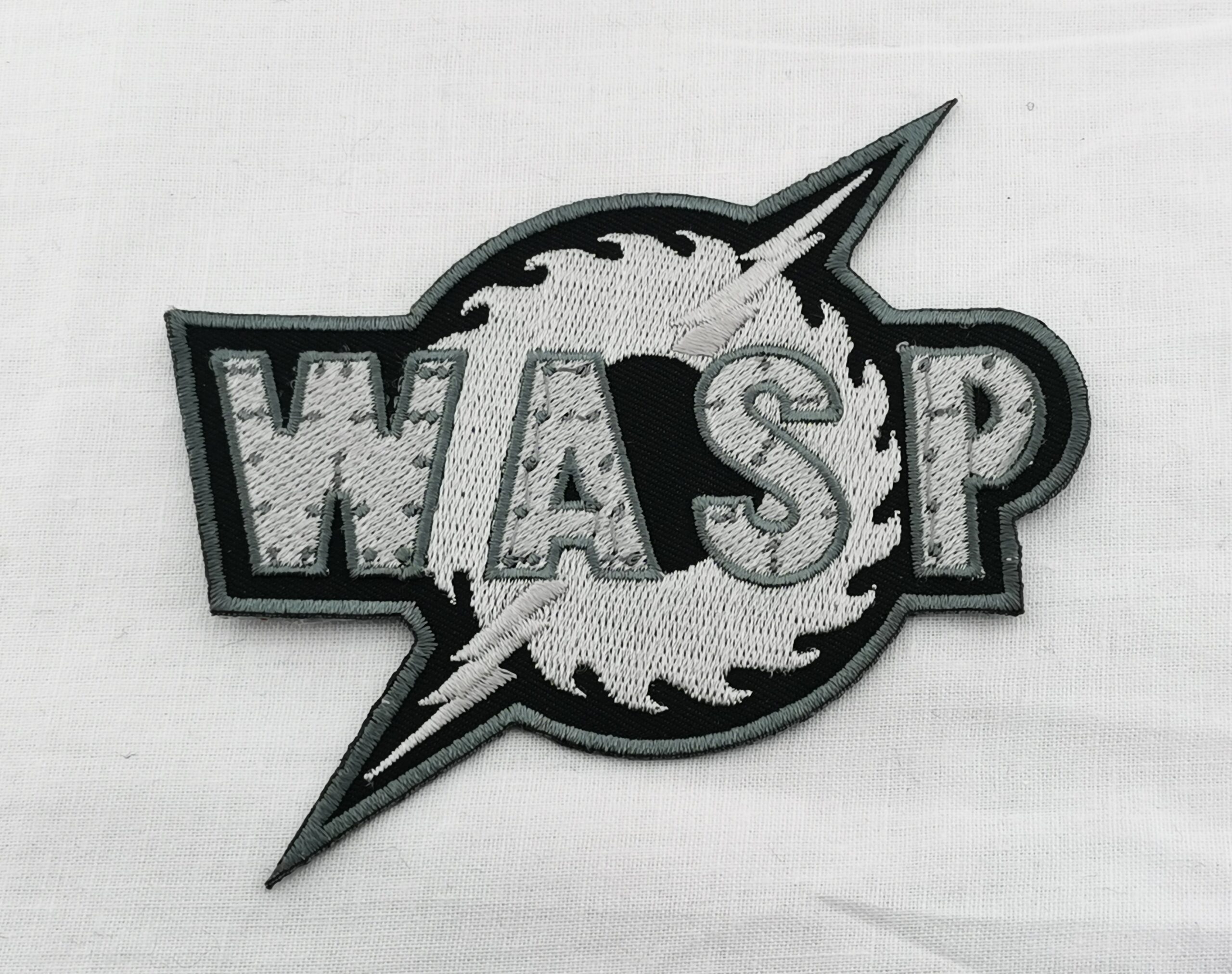 Бродирана нашивка W.A.S.P. с лого циркуляр лице