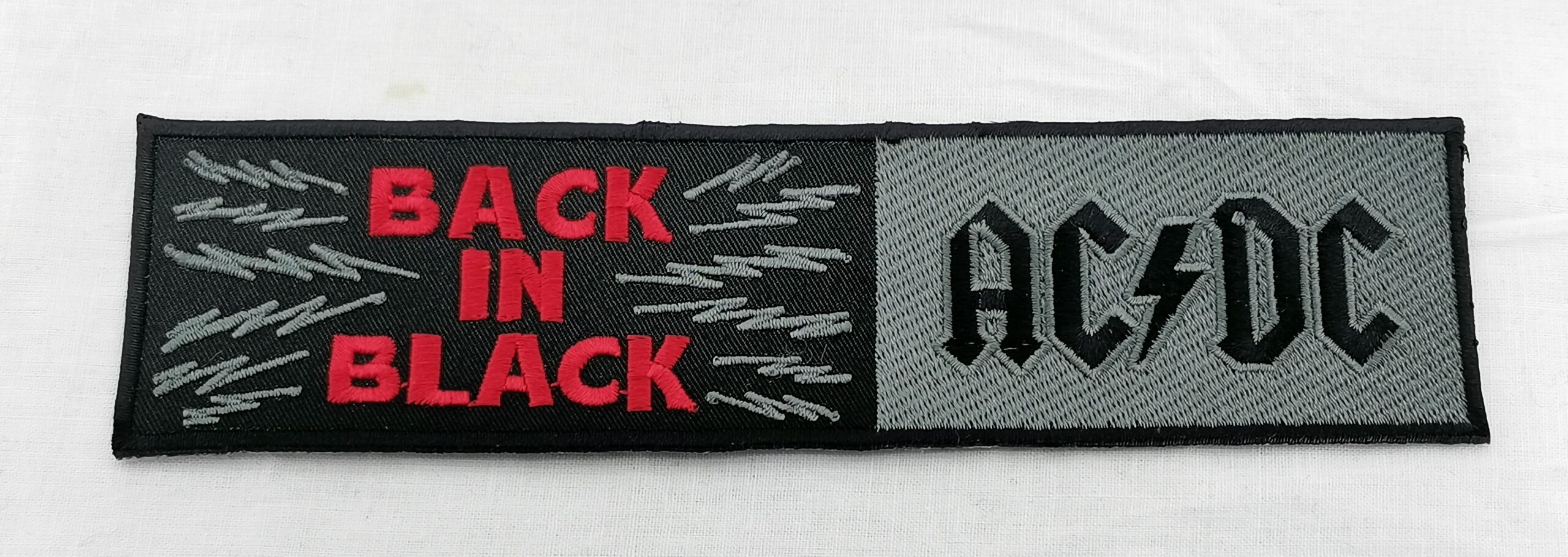 Текстилна нашивка ac dc back in black с червена бродерия и сива светкавица