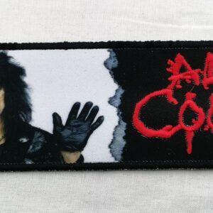 Бродирана нашивка Alice Cooper с червено лого и изображение на певеца върху черен правоъгълен плат за рок яке.