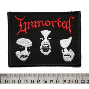 Бродирана нашивка на Immortal с лицата на бандата и червено лого за рок яке.