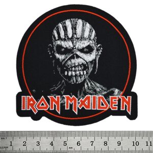 Кръгла везана нашивка Iron Maiden с лицето на Eddie и червено лого.