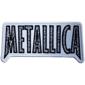 Бродирана нашивка Metallica с черно лого на бял фон за рок яке.