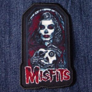 Голяма нашивка на Misfits с изображение на жена-череп Lady Skull и червено лого.