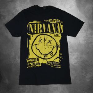 Черна гръндж тениска на Nirvana с голяма жълта щампа Smile и надпис Live