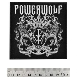 Бродирана нашивка Powerwolf с герб и вълци в бяло върху черен фон.