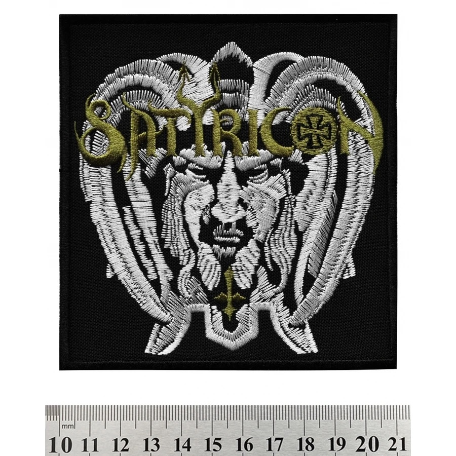 Голяма бродирана нашивка на Satyricon с детайлна сребриста глава на сатир и маслинено лого.