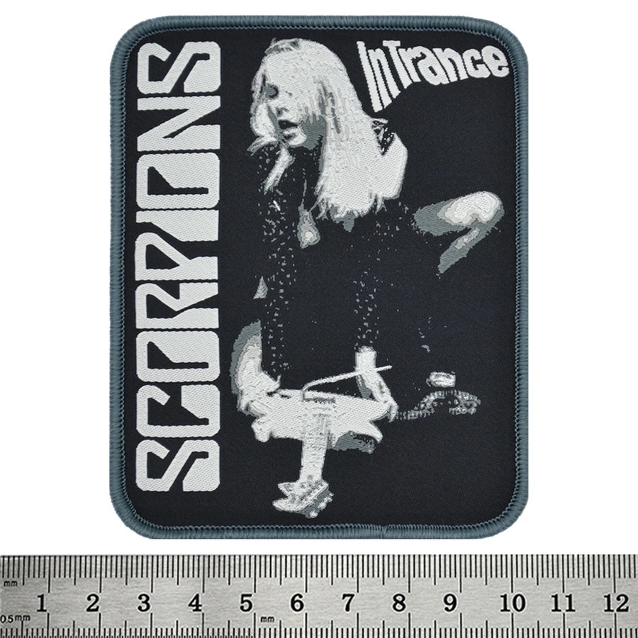 Везана нашивка за яке Scorpions с обложката на албума In Trance в черно и бяло.