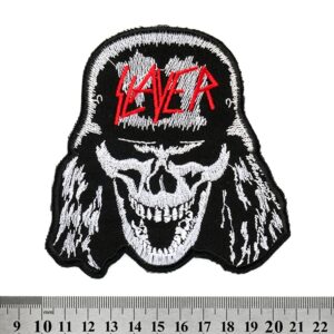 Бродирана голяма нашивка на Slayer с череп с каска и червено лого за метъл яке.