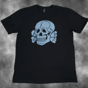 Черна мъжка тениска със светлосин символ Totenkopf (череп и кости)