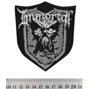 Голяма нашивка на Immortal с лого и щит с череп в сребриста бродерия