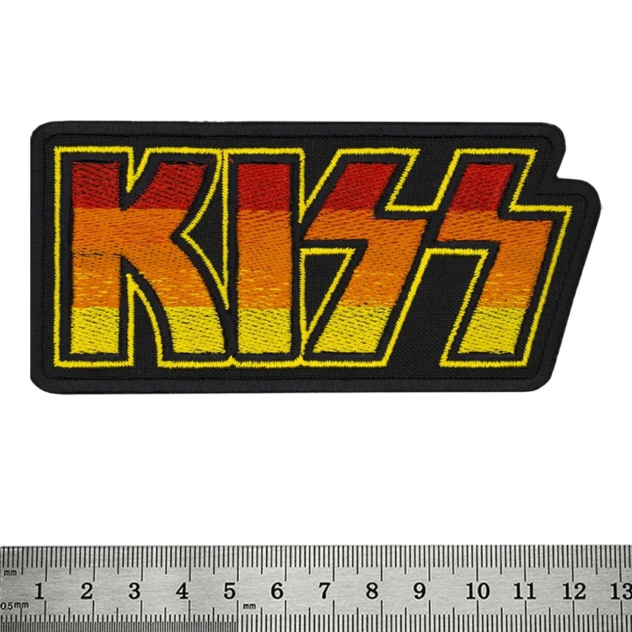 Бродирана нашивка на Kiss с цветно лого за рок яке.