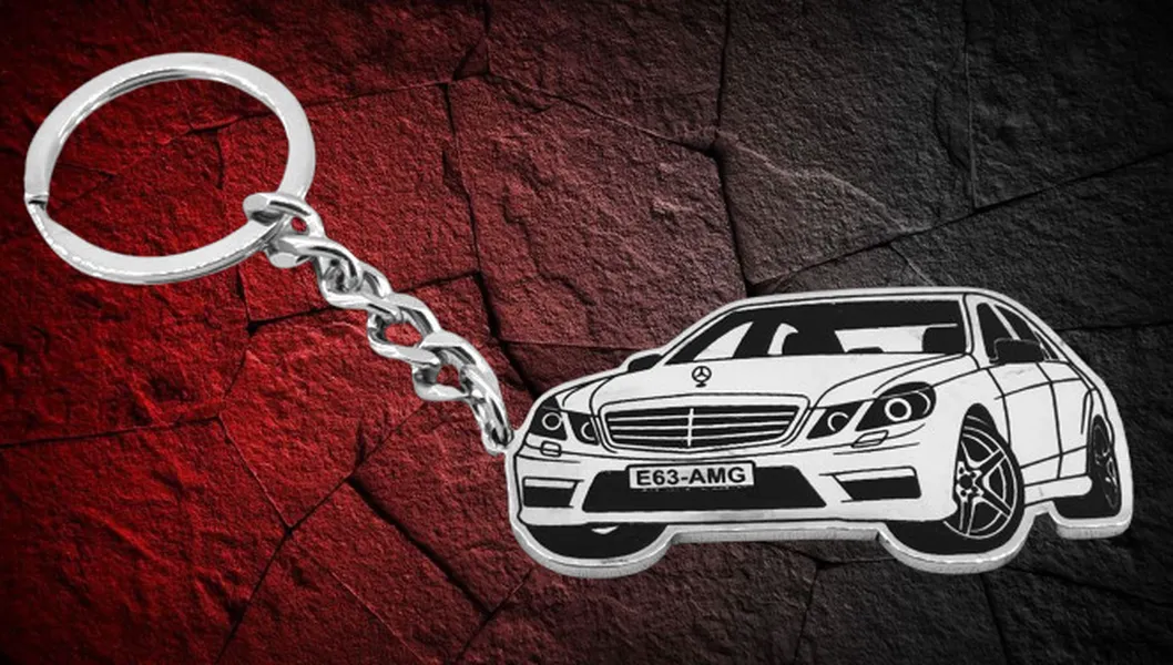 Сребрист метален ключодържател Mercedes E63 AMG от стомана- предна част