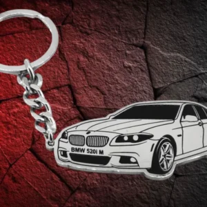 Сребрист метален ключодържател със силует на BMW 520i M от стомана