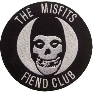 Кръгла нашивка The Misfits с бяло Fiend Club лого и череп върху черен фон.
