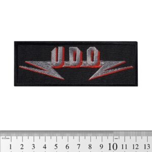 Бродирана нашивка на U.D.O. със сребристо лого и червен кант за метъл яке.