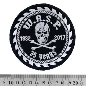 Кръгла бродирана нашивка на W.A.S.P. с череп, кокали и надпис 35 Years.