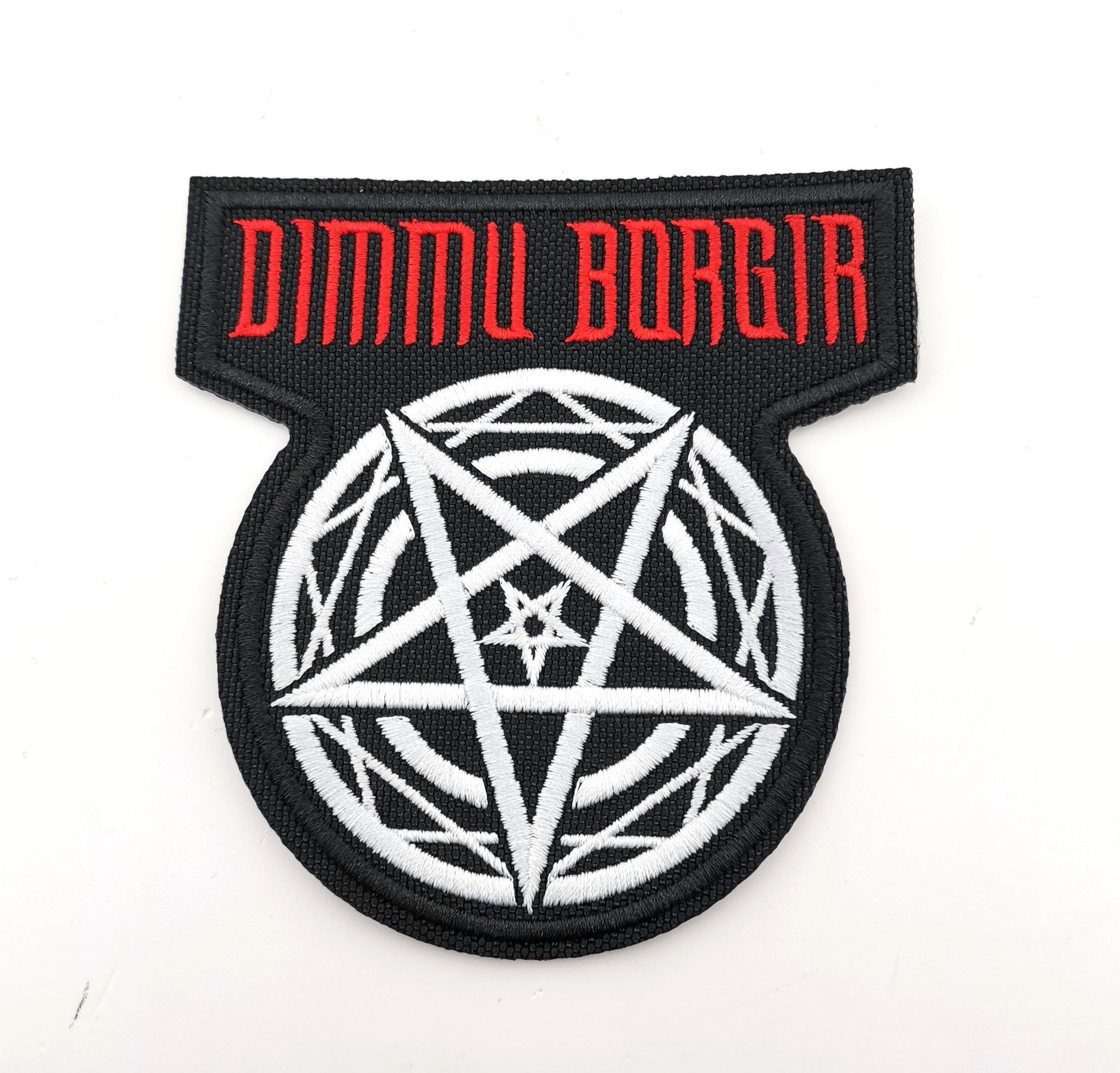 Бродирана нашивка Dimmu Borgir с бял пентаграм за метъл фенове.