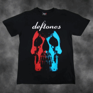 Черна мъжка тениска Deftones с бяло лого и графичен принт на череп, разделен на червена и синя половина