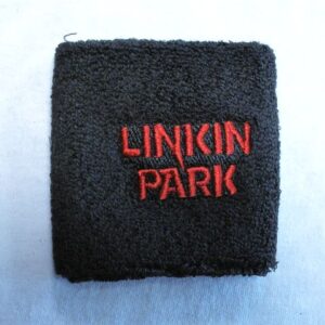 Черен хавлиен накитник за китка с червена бродерия на логото на Linkin Park
