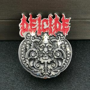 Метално пинче Deicide за яке с релефен метален дизайн и червен брутален надпис