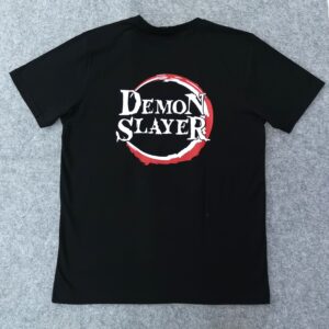 Аниме тениска Demon Slayer Tanjiro Kamado с динамичен графичен дизайн и йероглифи - Hover Image