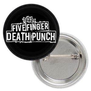 Метална значка на Five Finger Death Punch с бяло лого на черен фон