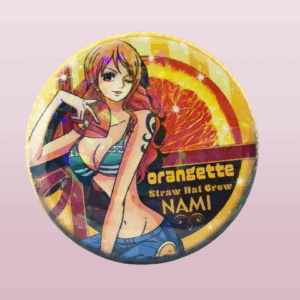 Голяма холограмна аниме значка на Нами от One Piece с оранжево-златисти нюанси