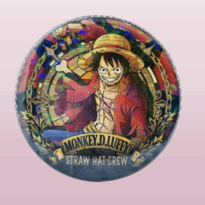 Кръгла аниме значка Мънки Д. Луфи от One Piece с холограмен ефект и надпис Straw Hat Crew