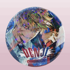 Кръгла аниме значка Денджи от Chainsaw Man с холограмен ефект и надпис Denji