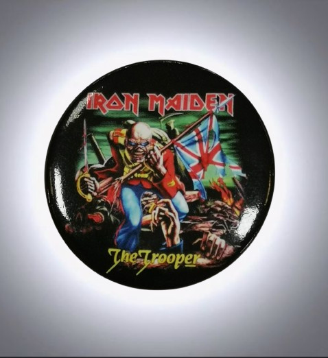 Кръгла метална значка на Iron Maiden The Trooper с талисмана Еди и британски флаг