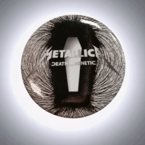 Метална значка на Metallica Death Magnetic с дизайн на ковчег и магнитно поле
