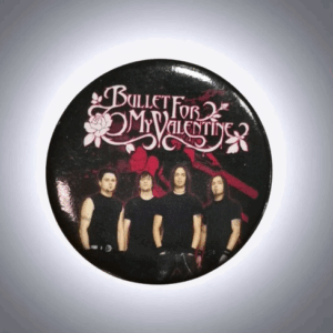 Кръгла метална значка на Bullet for My Valentine с групова снимка на музикантите
