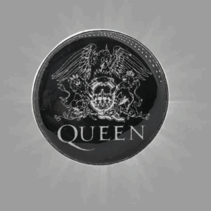 Кръгло пинче метална значка Queen с детайлен бял герб на черен фон