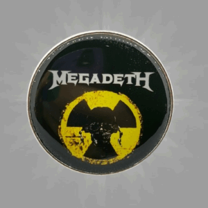 Кръгло пинче метална значка Megadeth с жълт радиоактивен символ и Вик Ратълхед