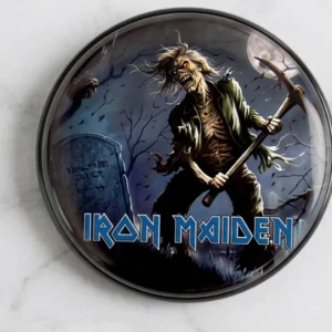 Метална значка на Iron Maiden с Еди на гробище под пълна луна 32 мм